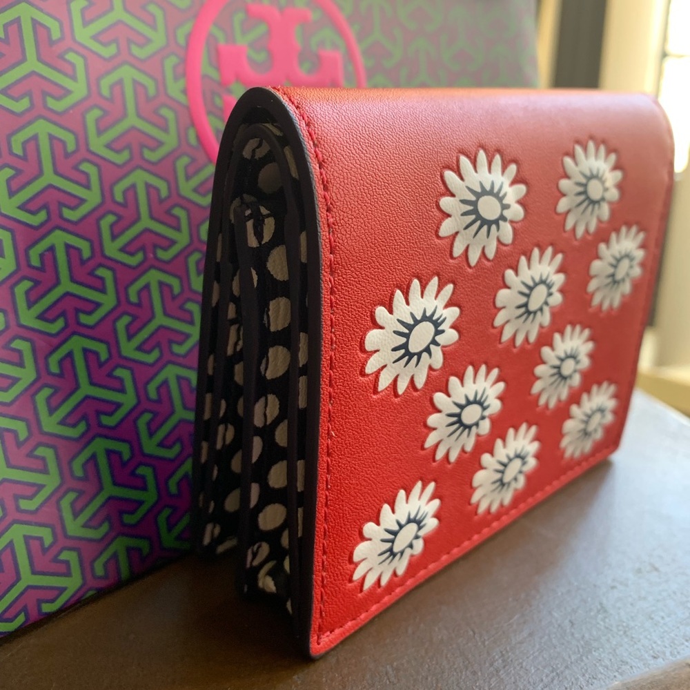 Authentic Tory Burch leather flowers snap wallet - Picture 8 of 8